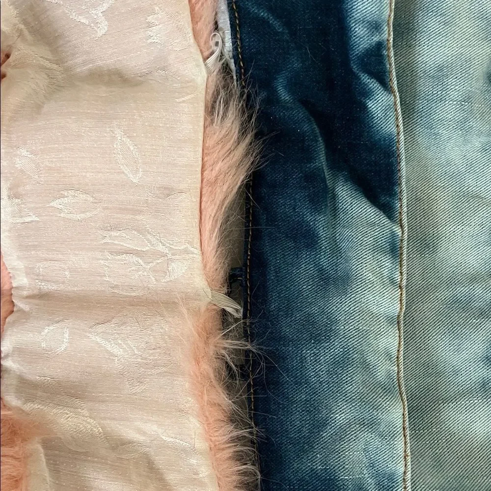 Like New! Thrill Denim Jacket with Light Pink Removable Faux Fur Collar in L